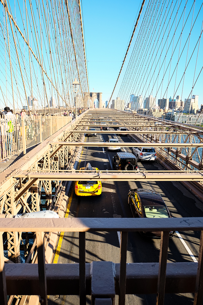 new-york-brooklyn-bridge-cab-2